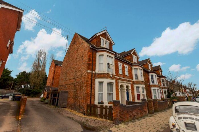 2 Bedroom Apartment To Rent In Foster Hill Road, Bedford, MK40