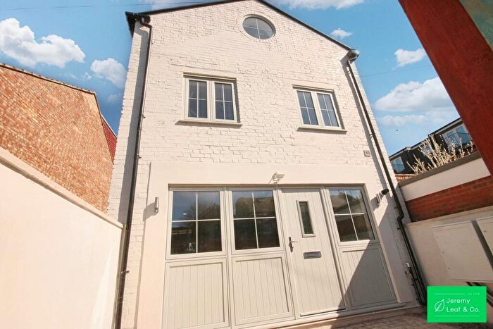 2 Bedroom House For Sale In Hutton Grove, London, N12