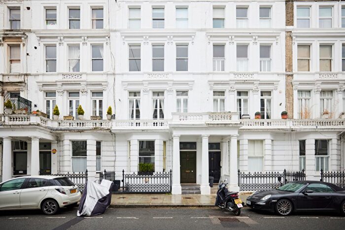 2 Bedroom Flat For Sale In Charleville Road, London, W14