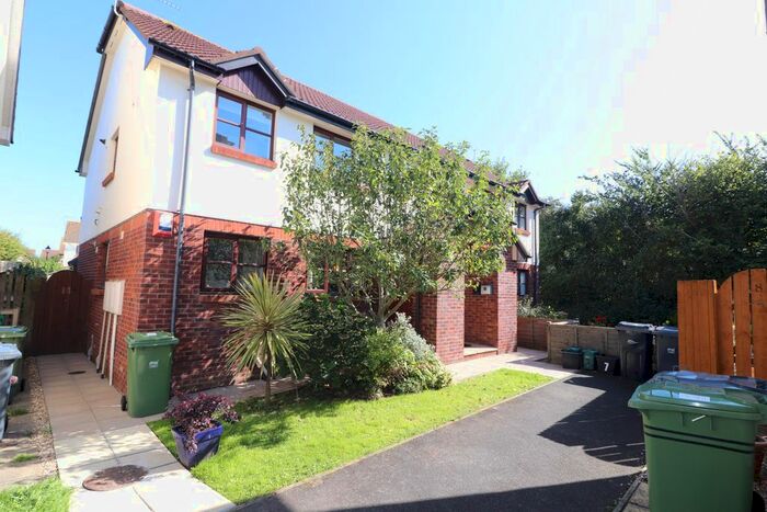 2 Bedroom Flat To Rent In Easter Court Roundswell, Barnstaple, Devon, EX31