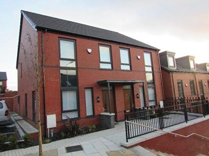 3 Bedroom Barn Conversion To Rent In Spinner Street, Stockport, SK1