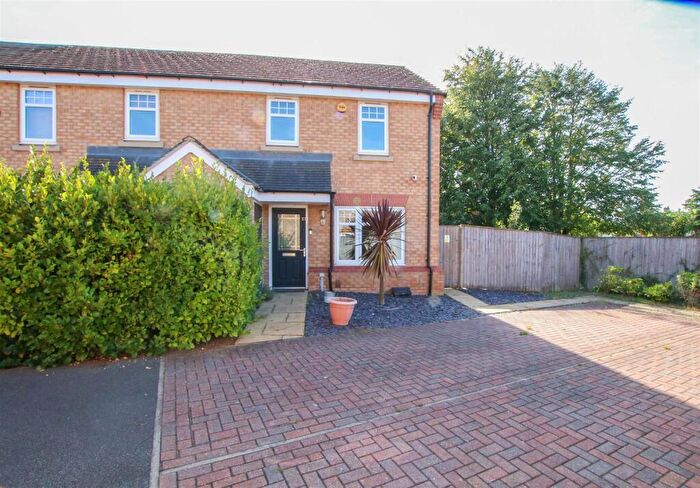 3 Bedroom Semi-Detached House For Sale In Athelstane Crescent, Edenthorpe, Doncaster, DN3