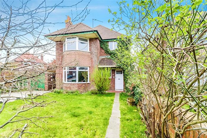 2 Bedroom Maisonette To Rent In Pentire Avenue, Southampton, Hampshire, SO15