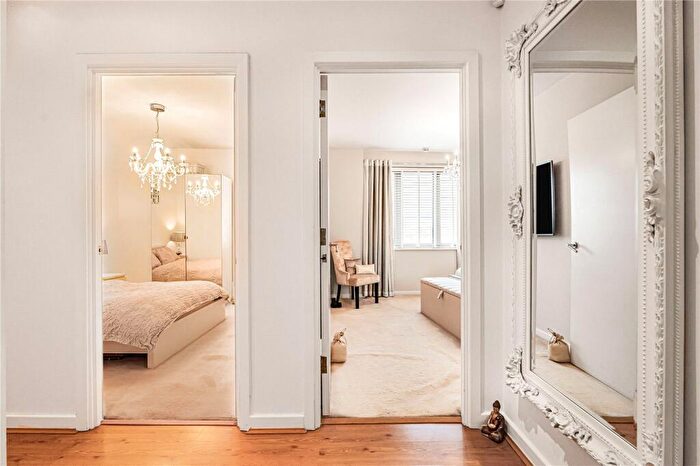 2 Bedroom Apartment For Sale In Wick Lane, London, E3 - Photo 8