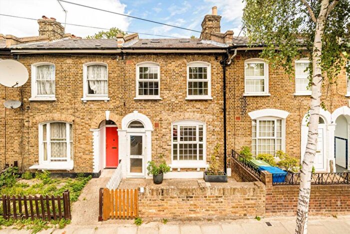 3 Bedroom House For Sale In Kimberley Avenue, Peckham, SE15