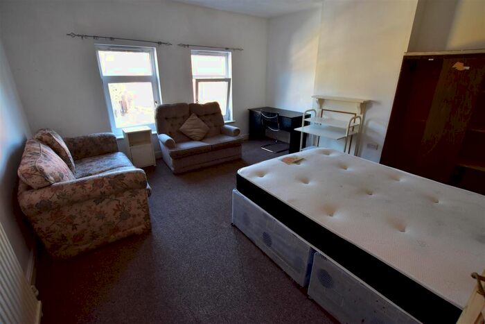 3 Bedroom Flat To Rent In Narborough Road, Leicester, LE3