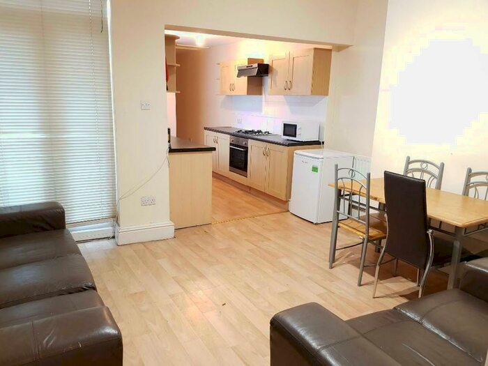 3 Bedroom Terraced House To Rent In Sincil Bank - Student House Available For /, LN5