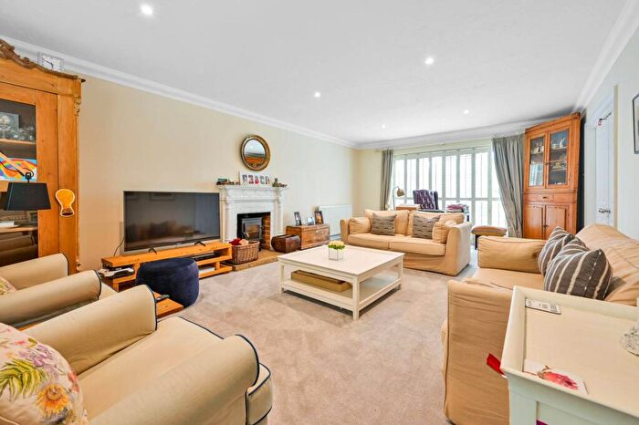 5 Bedroom Detached House To Rent In Birch Grove, Pyrford, GU22