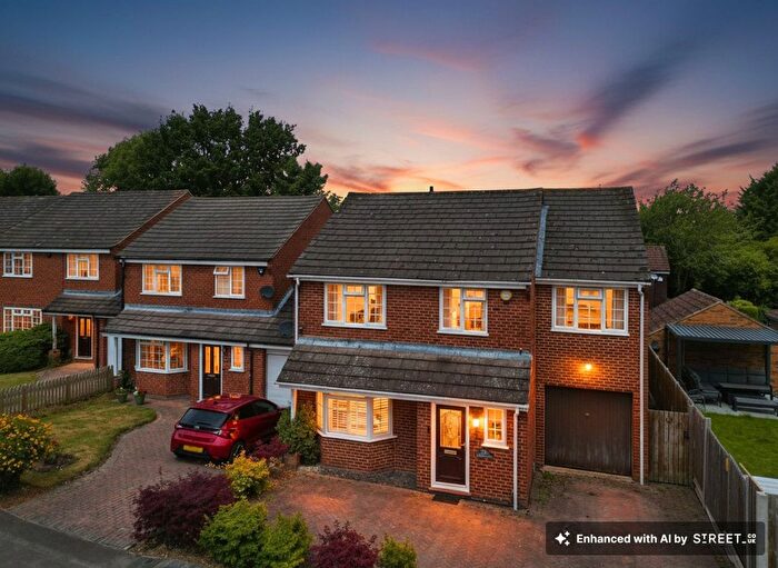 4 Bedroom Link Detached House For Sale In Durand Road, Earley, RG6