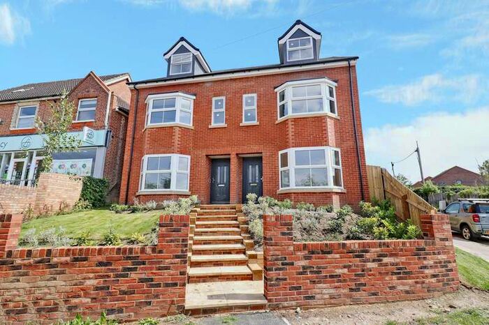 3 Bedroom Semi-Detached House To Rent In Victoria Road, Wargrave, RG10