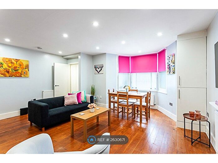 2 Bedroom Flat To Rent In St. John's Hill, London, SW11