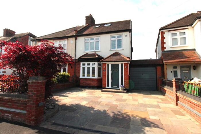 4 Bedroom Semi Detached House For Sale In Sunnyside Gardens, Upminster, Essex, RM14
