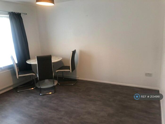 2 Bedroom Flat To Rent In Langley, Langley, SL3