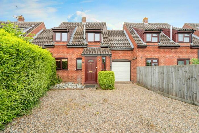 3 Bedroom Link Detached House For Sale In Chapel Street, Southrepps, Norwich, NR11