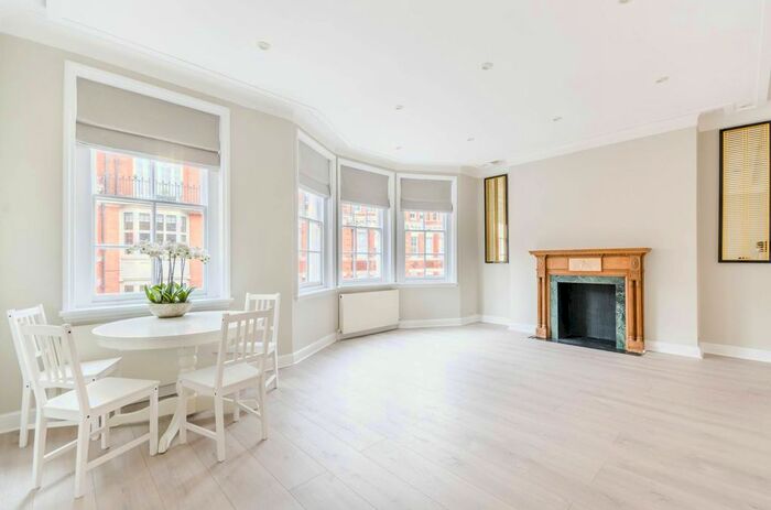 3 Bedroom Flat To Rent In Green Street, Mayfair, London, W1K