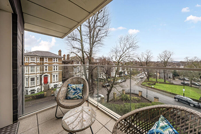 3 Bedroom Apartment For Sale In Middleton Way, London, SE13