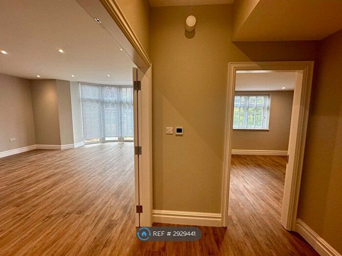 3 Bedroom Flat To Rent In The Rise, London, N13