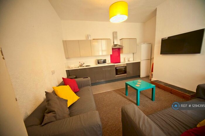 6 Bedroom Semi-Detached House To Rent In Regent Street, Preston, PR1