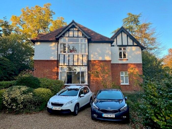 2 Bedroom Flat To Rent In Ashley Rise, Walton-On-Thames, KT12