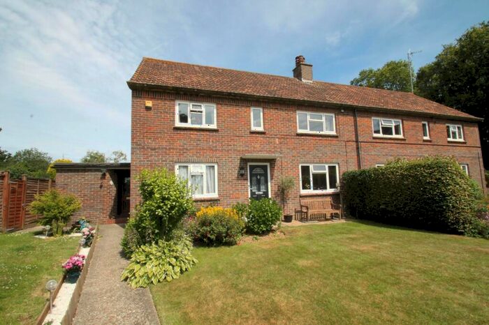 2 Bedroom Property To Rent In Tanners Mead, Staplefield, RH17