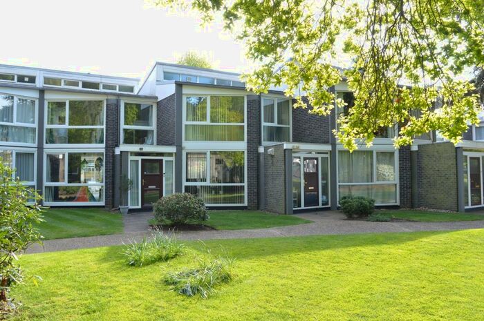 3 Bedroom House To Rent In Templemere, Weybridge, KT13