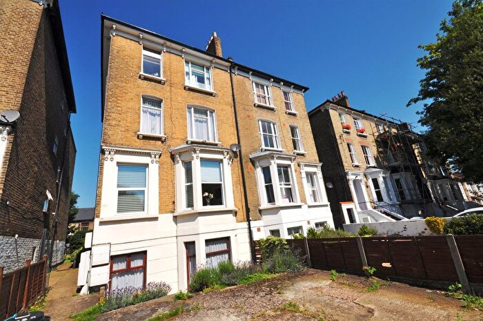 2 Bedroom Flat To Rent In Grosvenor Road, London, E11