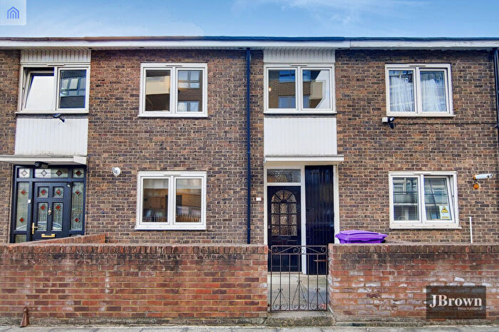 4 Bedroom Terraced House For Sale In London, London, E14