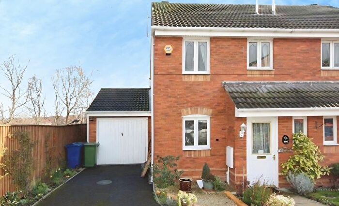 3 Bedroom Property To Rent In Lower Birches Way, Rugeley, WS15