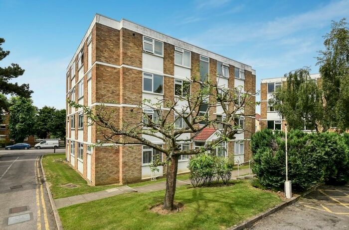 2 Bedroom Flat To Rent In West Park, London, SE9