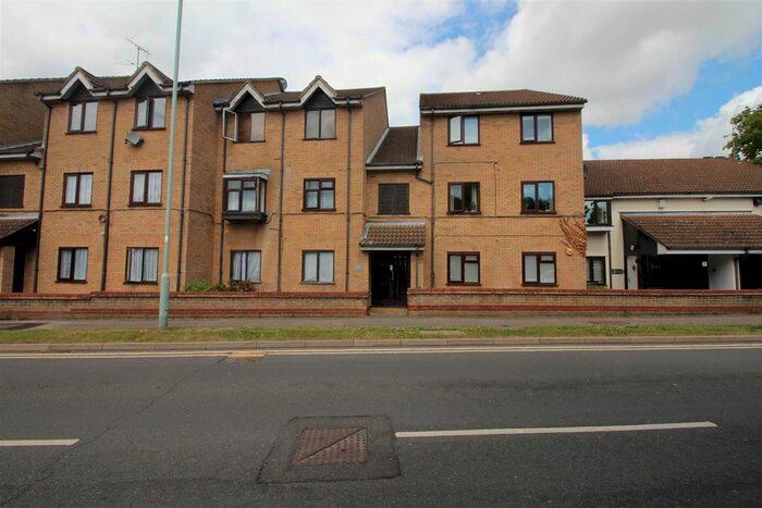 1 Bedroom Flat To Rent In Lion Court, Studio Way, Borehamwood, WD6