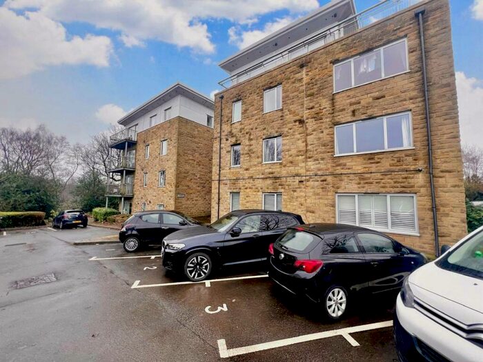 2 Bedroom Flat To Rent In Brodwell Grange, Leeds, West Yorkshire, LS18
