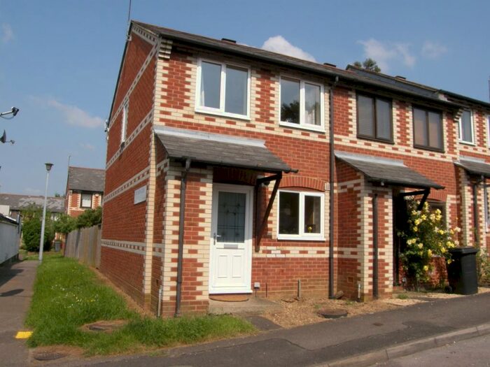 2 Bedroom End Of Terrace House To Rent In Parthia Close, Reading, Berkshire, RG1