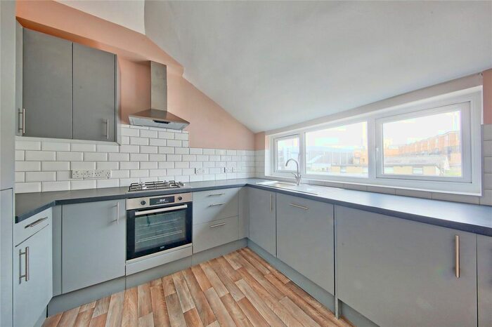 4 Bedroom Flat To Rent In Gambole Road, SW17