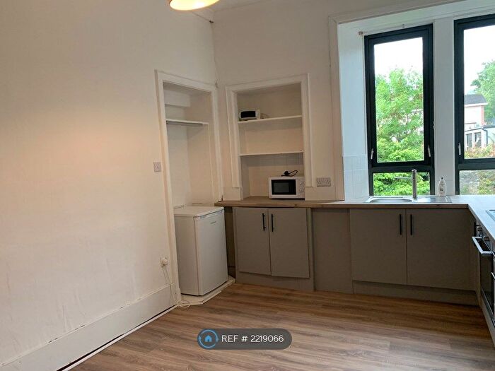 1 Bedroom Flat To Rent In Newlands Road, Glasgow, G44