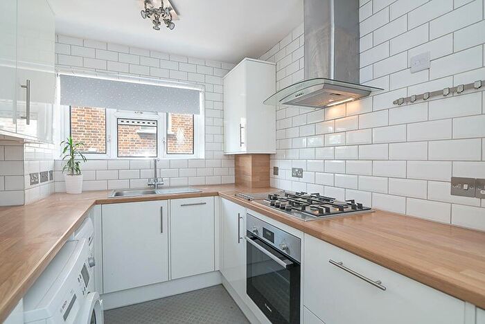 2 Bedroom Flat To Rent In John Dee House, SW14