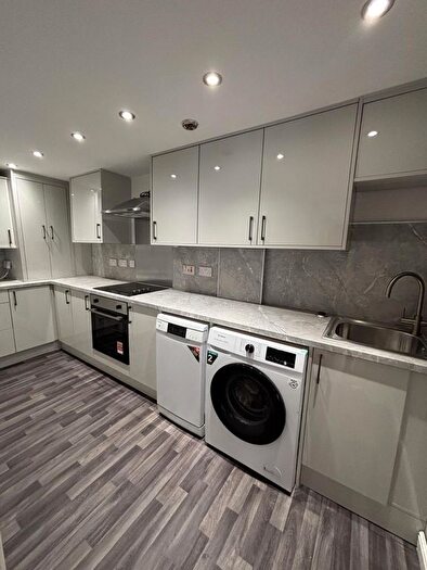 3 Bedroom Semi-Detached House To Rent In Victoria Road, Leeds, LS6