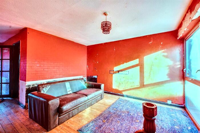 3 Bedroom End Of Terrace House For Sale In Hamilton Gardens, Nottingham, NG5
