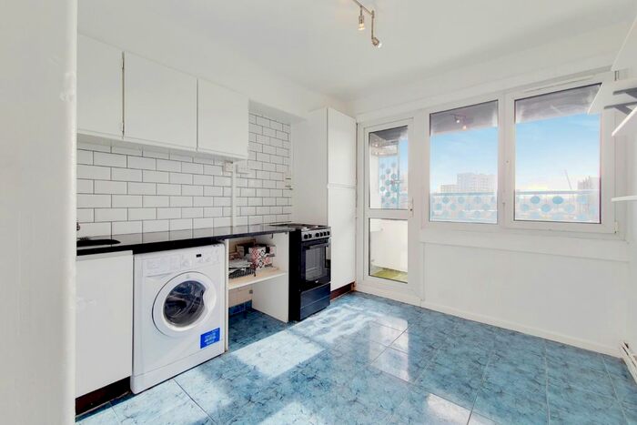 3 Bedroom Flat To Rent In Bence House, Rainsborough Avenue, London, Greater London, SE8