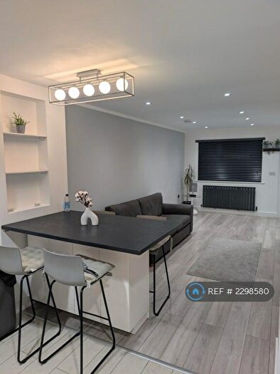 2 Bedroom End Of Terrace House To Rent In Repton Close, Luton, LU3