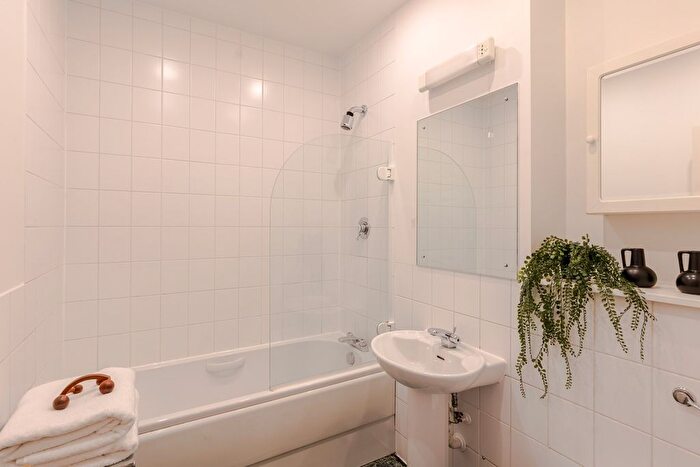 1 Bedroom Flat To Rent In George Street, Marylebone, London, W1H