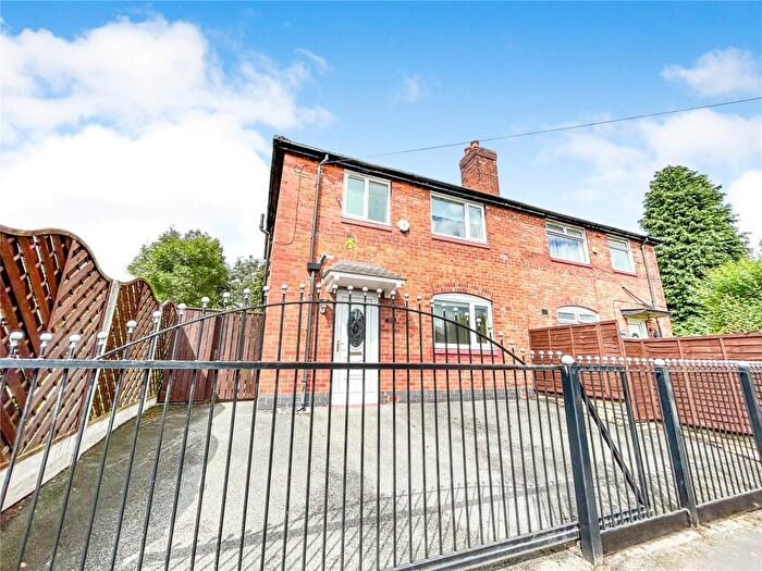 4 Bedroom Semi Detached House To Rent In Yew Tree Road, Manchester, Greater Manchester, M20