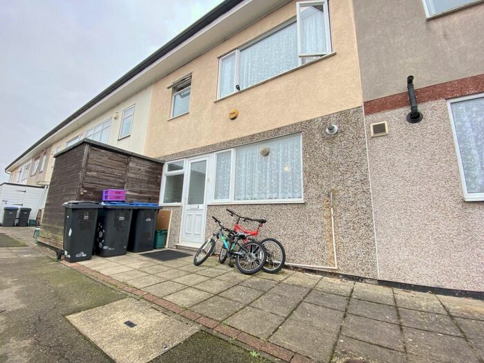 3 Bedroom House To Rent In Berecroft, Harlow, CM18