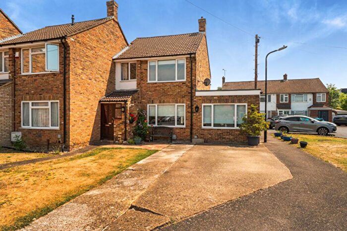 3 Bedroom End Of Terrace House For Sale In Cherry Avenue, Langley, Berkshire, SL3