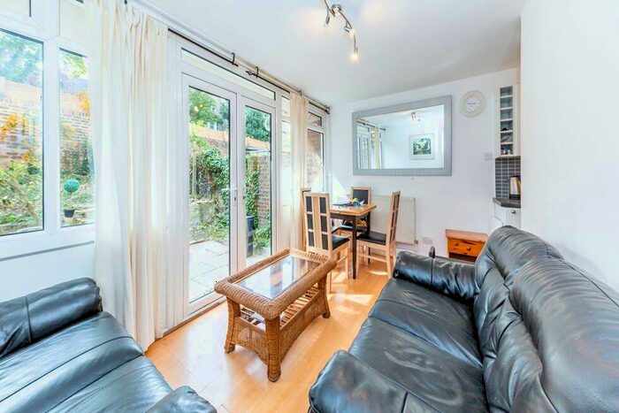 4 Bedroom Flat To Rent In Penderyn Way, Tufnell Park, N7