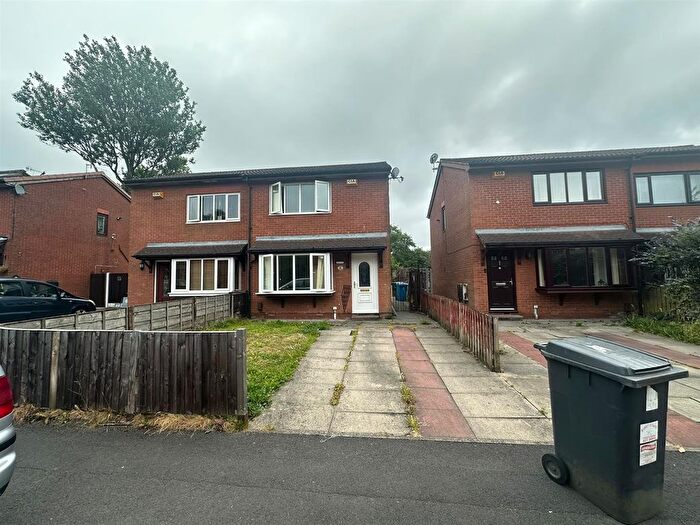 2 Bedroom Semi Detached House To Rent In Mortimer Street, Oldham, OL1