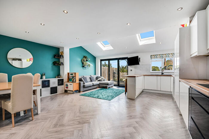 3 Bedroom Semi-Detached House For Sale In Keene Way, Galleywood, Chelmsford, CM2