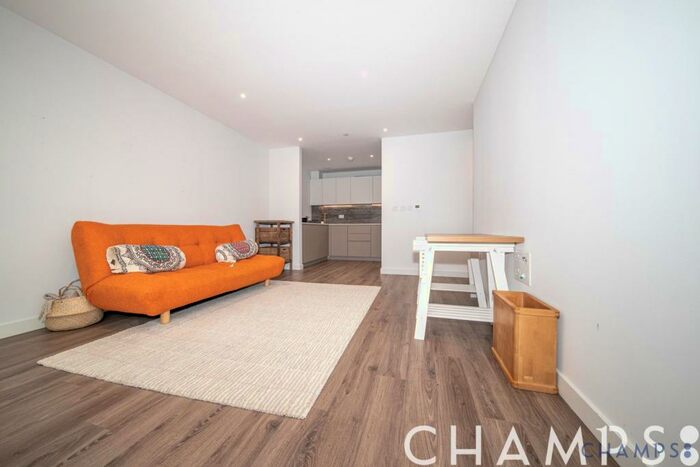 2 Bedroom Flat To Rent In The Shoreline Building, Newnton Close, N4