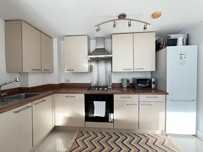 2 Bedroom Flat For Sale In Croydon Road, Caterham, CR3