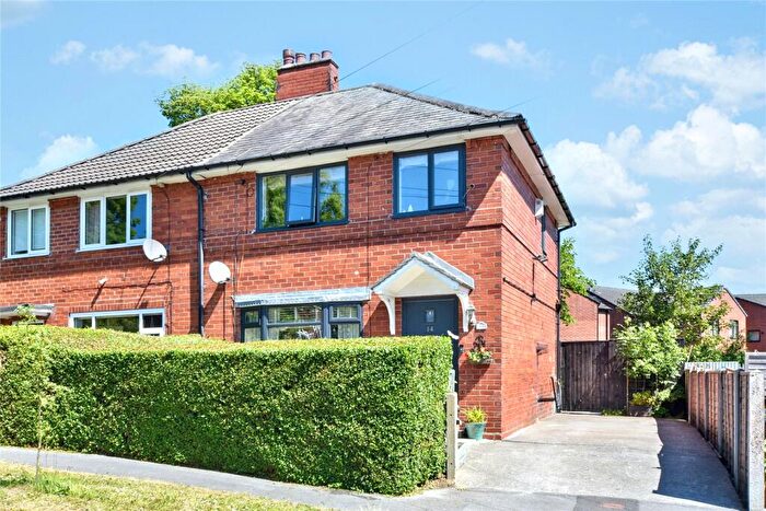 3 Bedroom Semi Detached House For Sale In Landseer View, Leeds, LS13