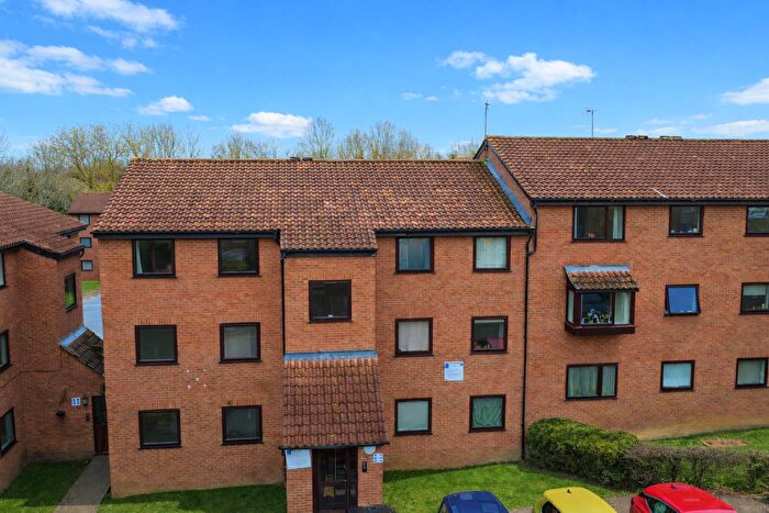 2 Bedroom Flat To Rent In Valley Green, Woodall Farm, HP2